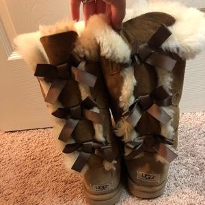 BOW UGGS